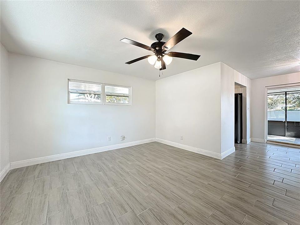 На продажу: $309,900 (3 спален, 1 ванн, 1058 Квадратных фут)