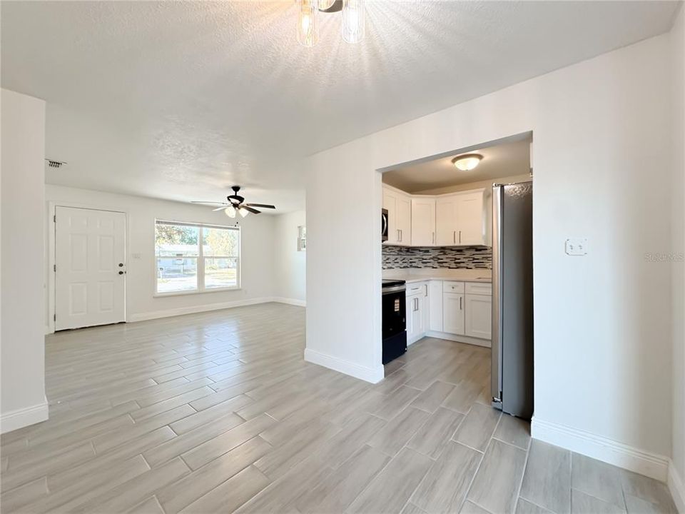 На продажу: $309,900 (3 спален, 1 ванн, 1058 Квадратных фут)