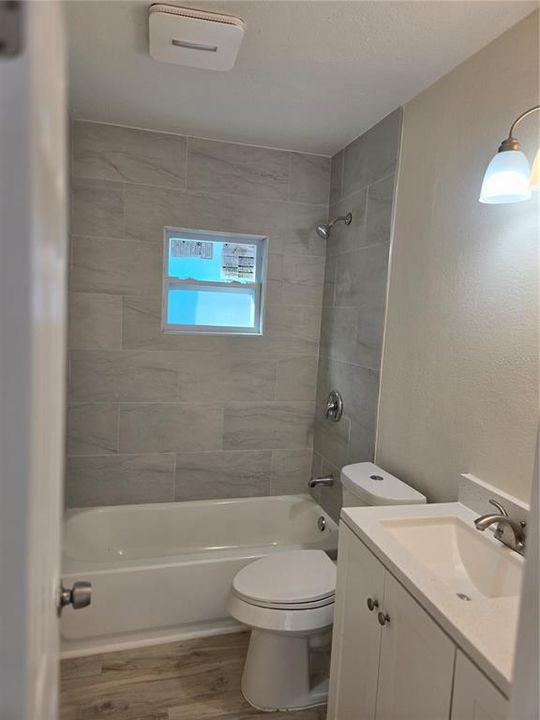 En Venta: $449,000 (4 camas, 2 baños, 1199 Pies cuadrados)