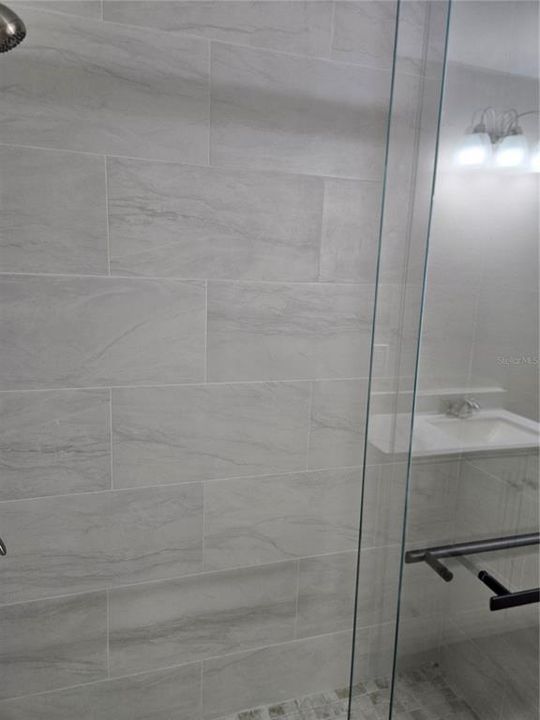 En Venta: $449,000 (4 camas, 2 baños, 1199 Pies cuadrados)