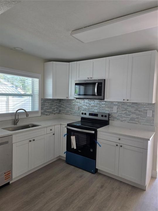 En Venta: $449,000 (4 camas, 2 baños, 1199 Pies cuadrados)