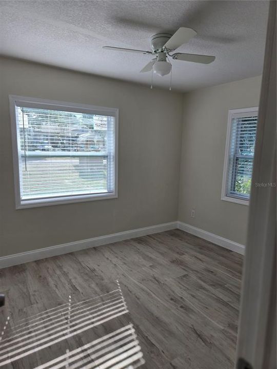 En Venta: $449,000 (4 camas, 2 baños, 1199 Pies cuadrados)