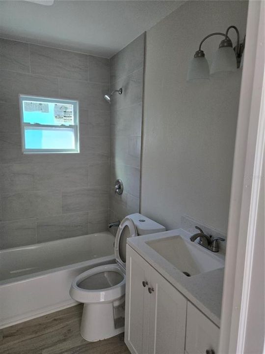 En Venta: $449,000 (4 camas, 2 baños, 1199 Pies cuadrados)