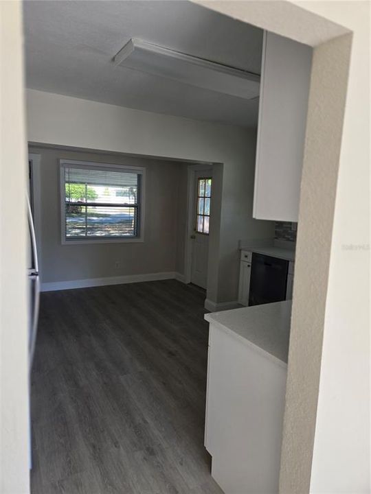 En Venta: $449,000 (4 camas, 2 baños, 1199 Pies cuadrados)