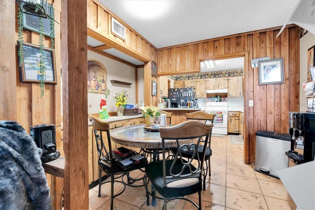 待售: $350,000 (3 贝兹, 2 浴室, 2266 平方英尺)