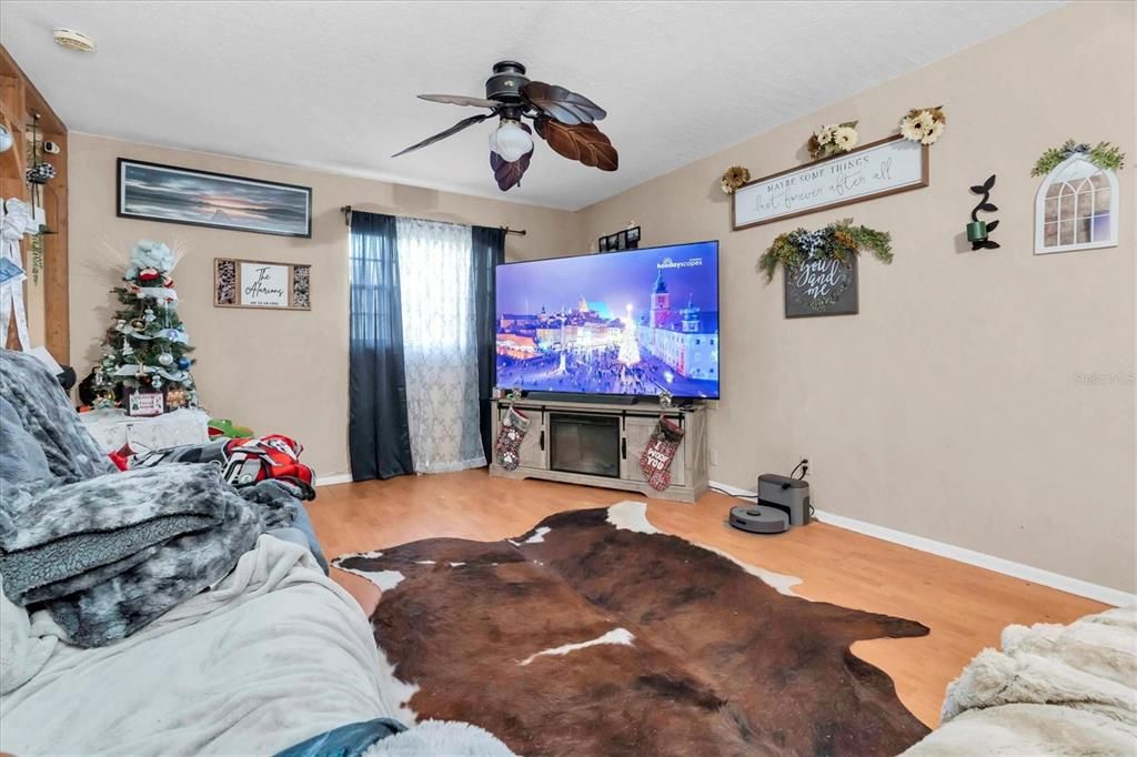 待售: $350,000 (3 贝兹, 2 浴室, 2266 平方英尺)