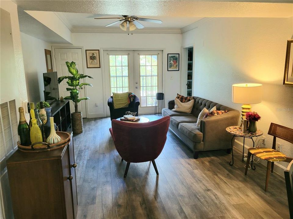 出租: $2,000 (2 贝兹, 2 浴室, 1115 平方英尺)