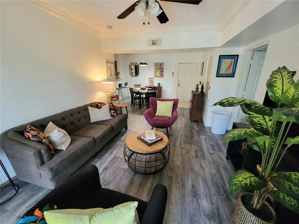 出租: $2,000 (2 贝兹, 2 浴室, 1115 平方英尺)