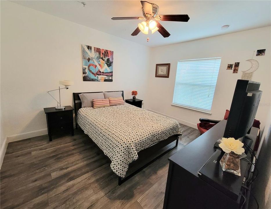 出租: $2,000 (2 贝兹, 2 浴室, 1115 平方英尺)