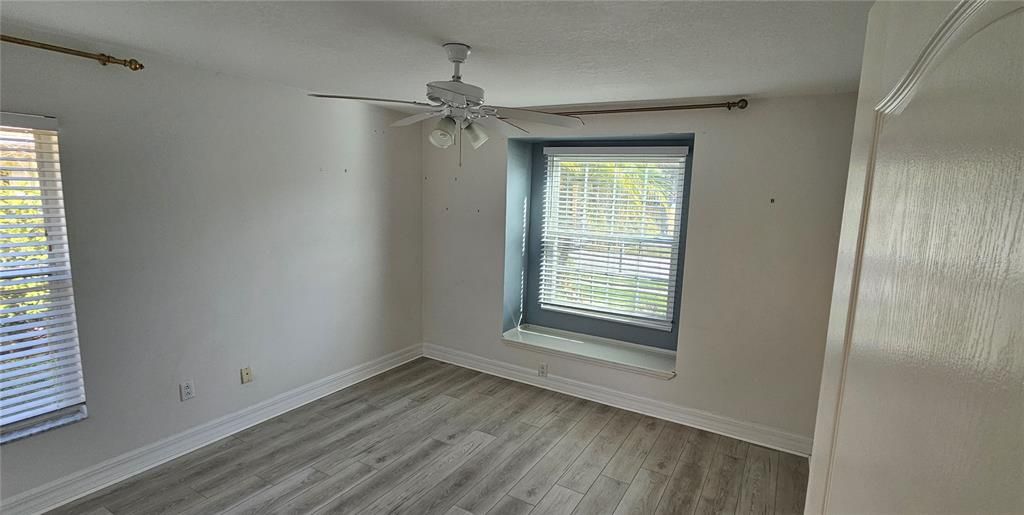 En Venta: $425,000 (4 camas, 2 baños, 1792 Pies cuadrados)