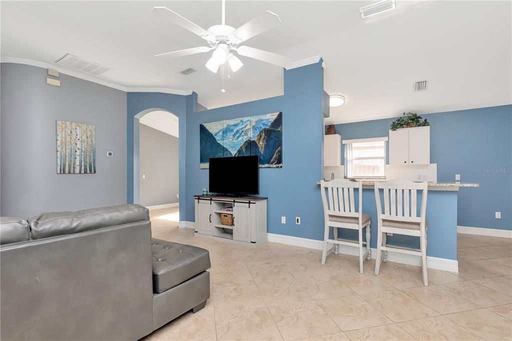 En Venta: $425,000 (4 camas, 2 baños, 1792 Pies cuadrados)