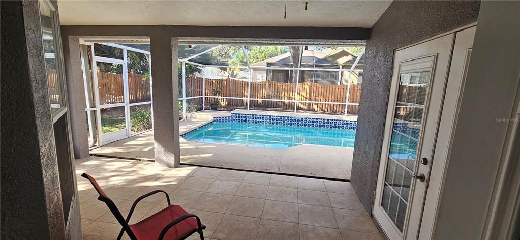 En Venta: $425,000 (4 camas, 2 baños, 1792 Pies cuadrados)