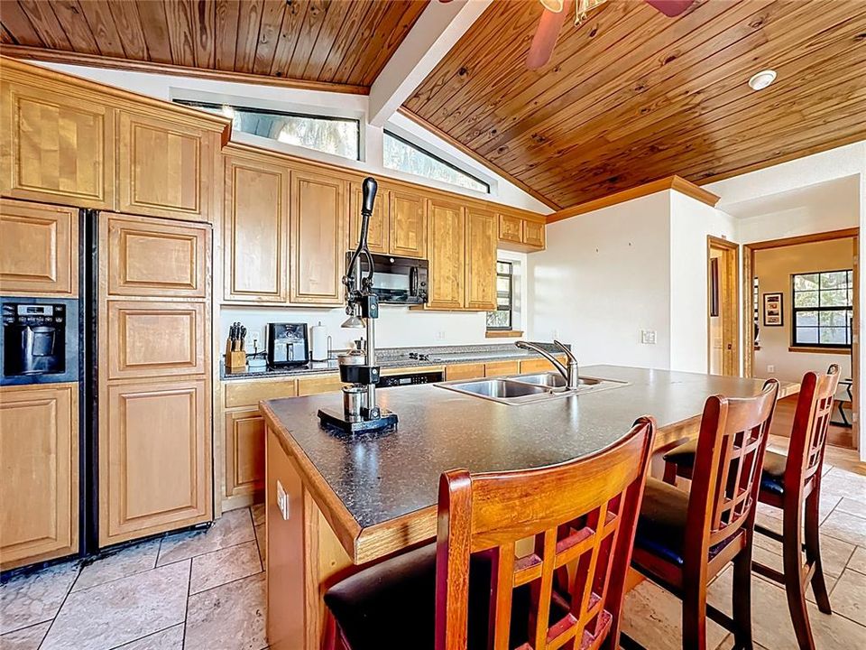 For Sale: $440,000 (2 beds, 2 baths, 768 Square Feet)