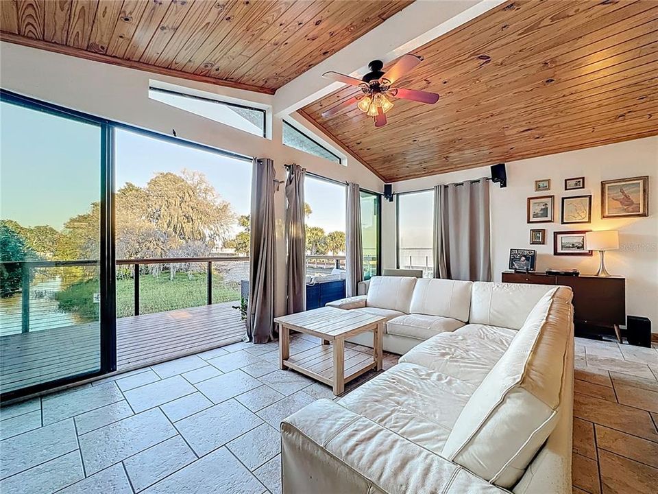 For Sale: $440,000 (2 beds, 2 baths, 768 Square Feet)