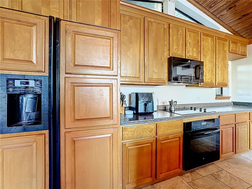 For Sale: $440,000 (2 beds, 2 baths, 768 Square Feet)