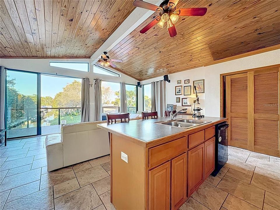 For Sale: $440,000 (2 beds, 2 baths, 768 Square Feet)