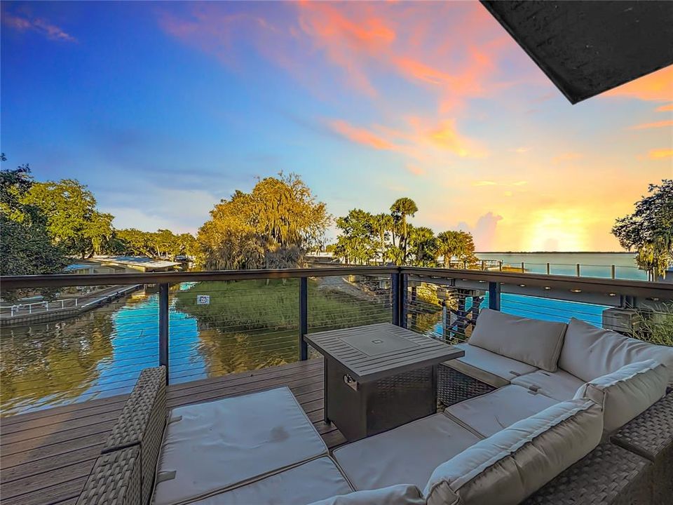 For Sale: $440,000 (2 beds, 2 baths, 768 Square Feet)