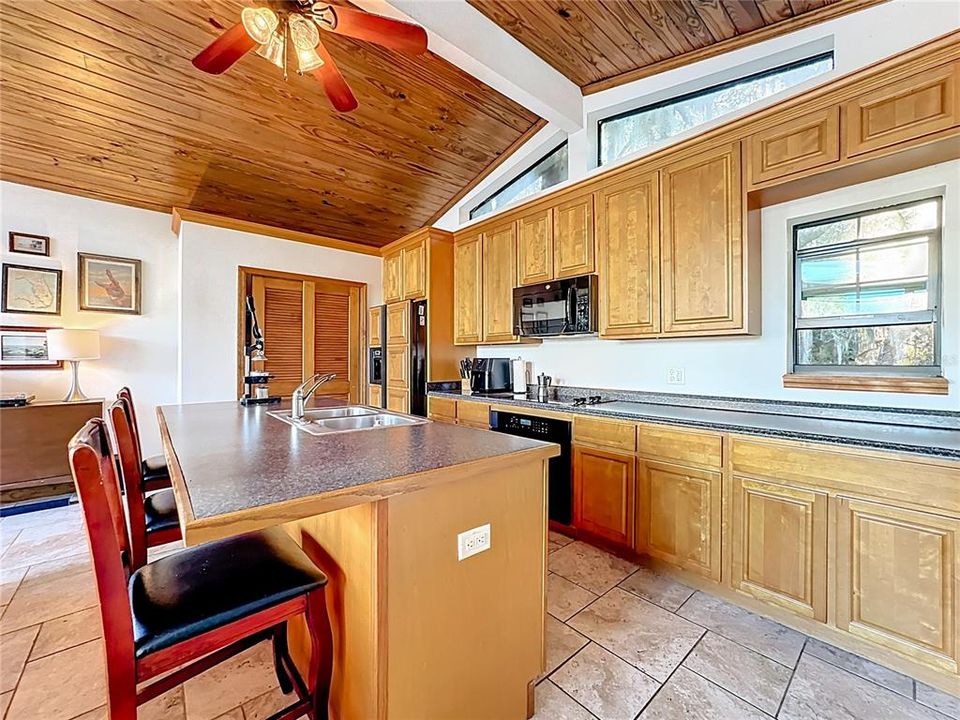 For Sale: $440,000 (2 beds, 2 baths, 768 Square Feet)