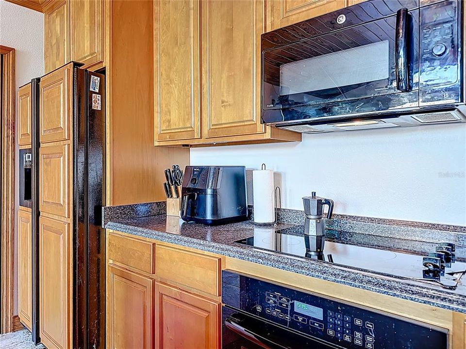 For Sale: $440,000 (2 beds, 2 baths, 768 Square Feet)