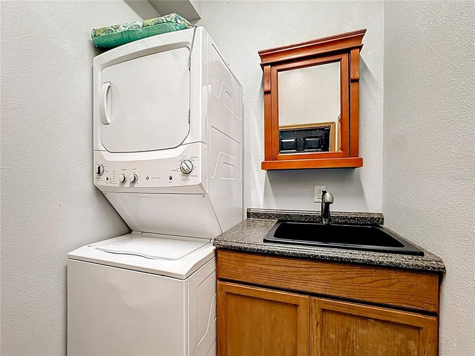 For Sale: $440,000 (2 beds, 2 baths, 768 Square Feet)