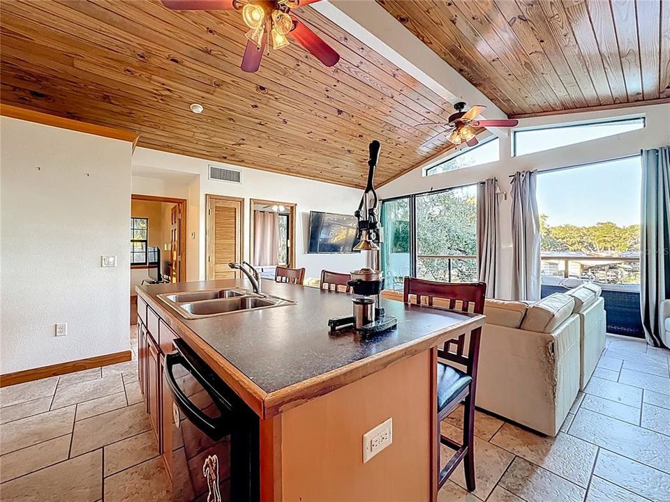 For Sale: $440,000 (2 beds, 2 baths, 768 Square Feet)