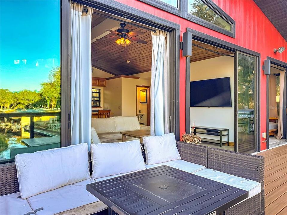 For Sale: $440,000 (2 beds, 2 baths, 768 Square Feet)