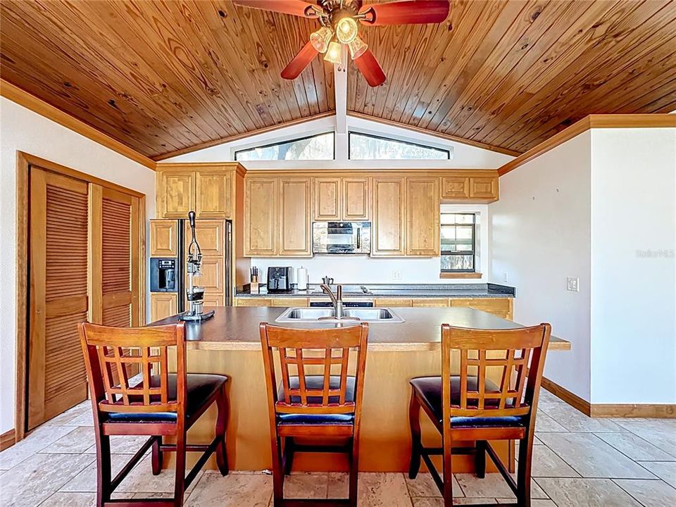 For Sale: $440,000 (2 beds, 2 baths, 768 Square Feet)