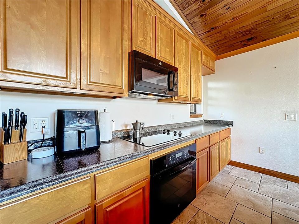 For Sale: $440,000 (2 beds, 2 baths, 768 Square Feet)