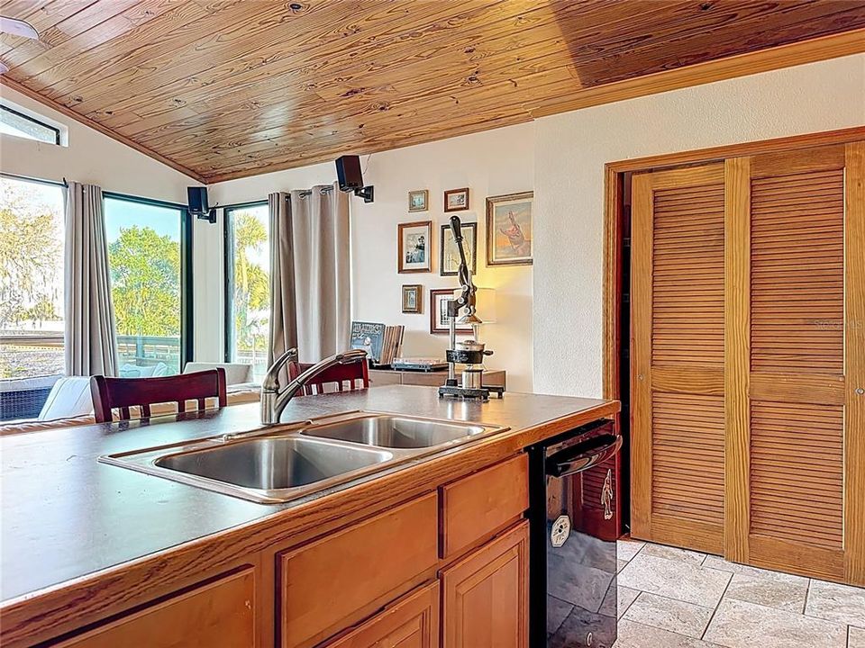 For Sale: $440,000 (2 beds, 2 baths, 768 Square Feet)