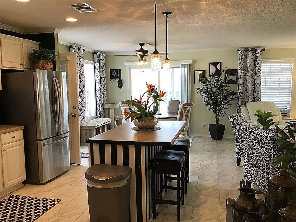 For Sale: $269,000 (2 beds, 2 baths, 1296 Square Feet)