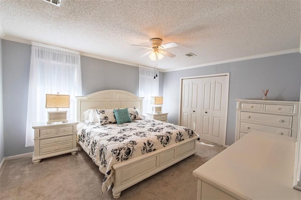 For Sale: $269,000 (2 beds, 2 baths, 1296 Square Feet)