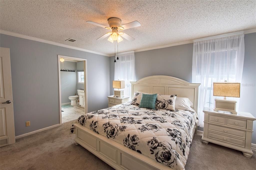 For Sale: $269,000 (2 beds, 2 baths, 1296 Square Feet)