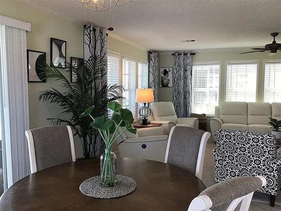 For Sale: $269,000 (2 beds, 2 baths, 1296 Square Feet)