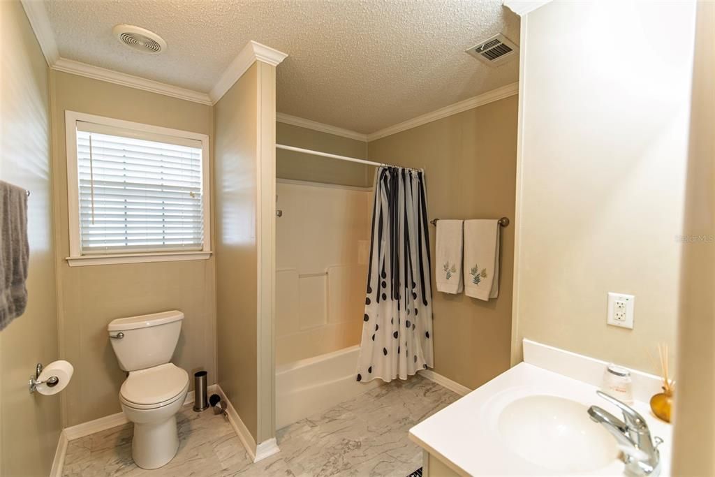 For Sale: $269,000 (2 beds, 2 baths, 1296 Square Feet)