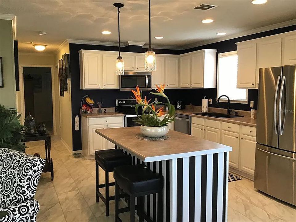 For Sale: $269,000 (2 beds, 2 baths, 1296 Square Feet)