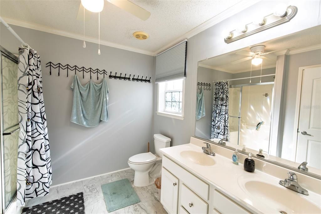 For Sale: $269,000 (2 beds, 2 baths, 1296 Square Feet)