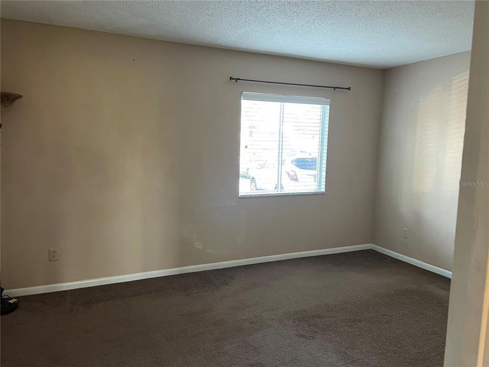 待售: $110,000 (1 贝兹, 1 浴室, 764 平方英尺)