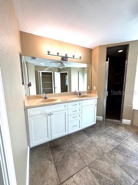 En Venta: $560,000 (4 camas, 2 baños, 2616 Pies cuadrados)