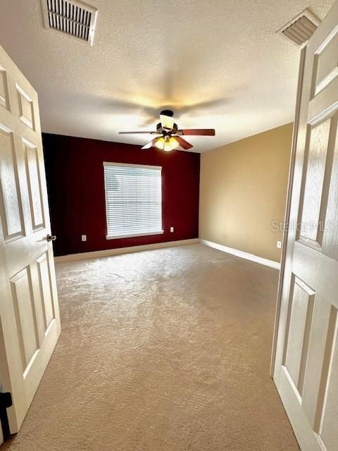 En Venta: $560,000 (4 camas, 2 baños, 2616 Pies cuadrados)