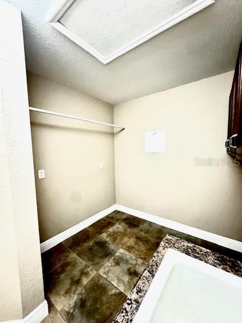 En Venta: $560,000 (4 camas, 2 baños, 2616 Pies cuadrados)