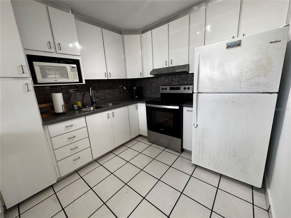 Active With Contract: $325,000 (4 beds, 2 baths, 2000 Square Feet)