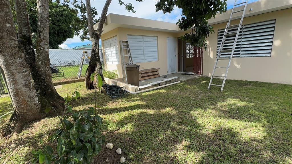 Active With Contract: $325,000 (4 beds, 2 baths, 2000 Square Feet)