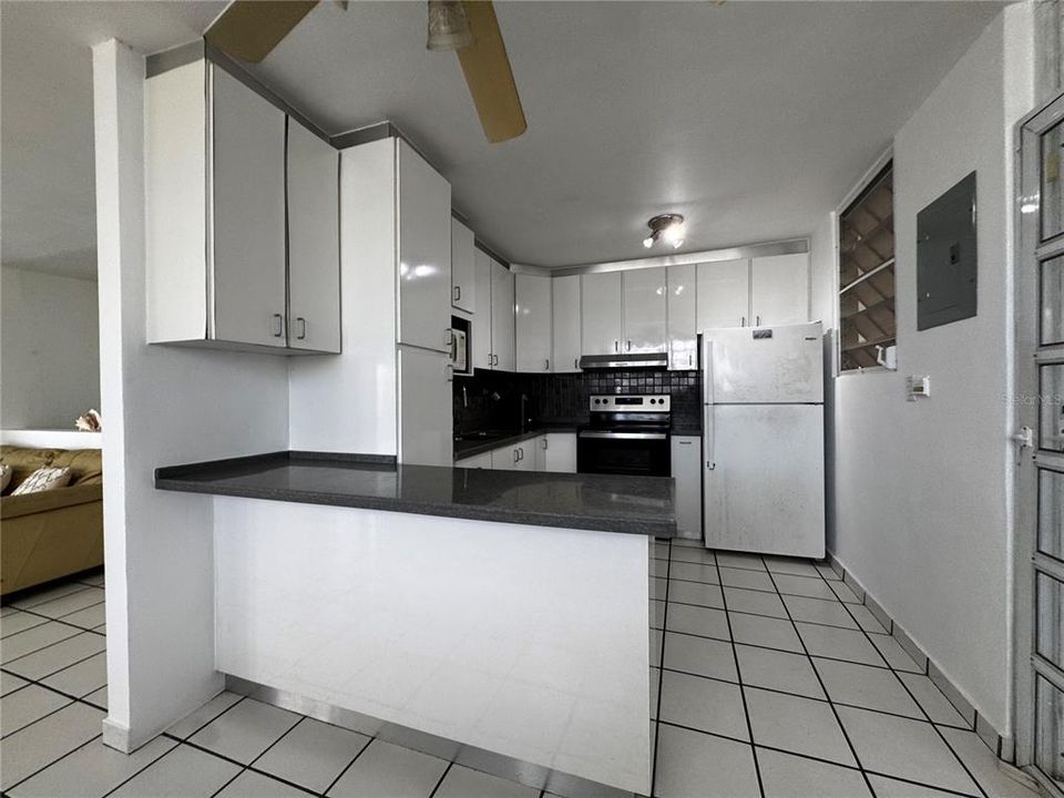 Active With Contract: $325,000 (4 beds, 2 baths, 2000 Square Feet)