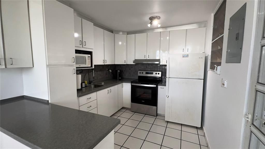 Active With Contract: $325,000 (4 beds, 2 baths, 2000 Square Feet)