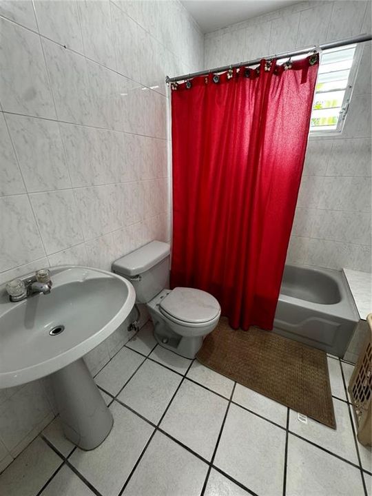 Active With Contract: $325,000 (4 beds, 2 baths, 2000 Square Feet)