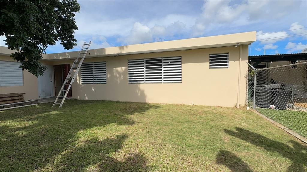 Active With Contract: $325,000 (4 beds, 2 baths, 2000 Square Feet)