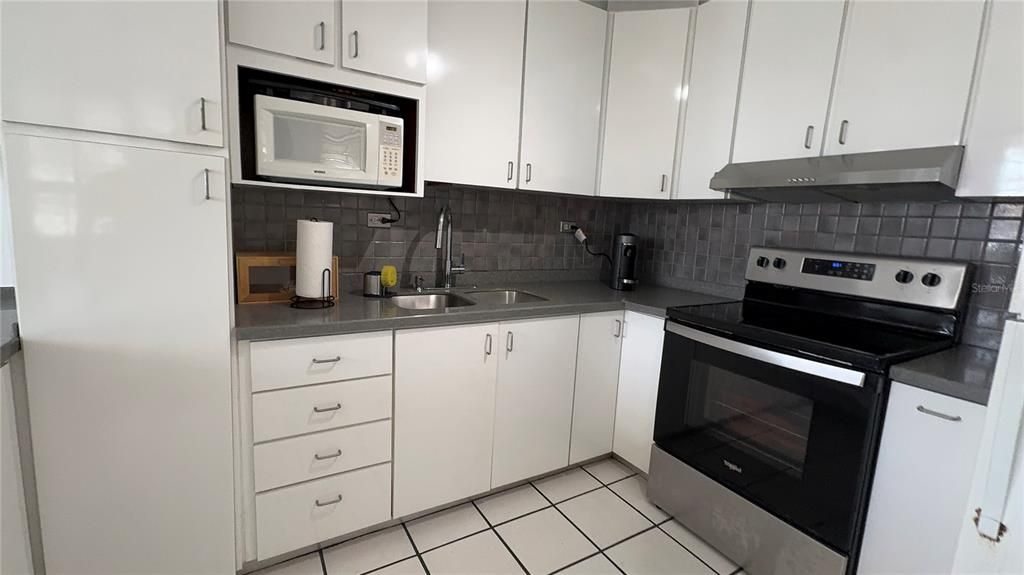 Active With Contract: $325,000 (4 beds, 2 baths, 2000 Square Feet)