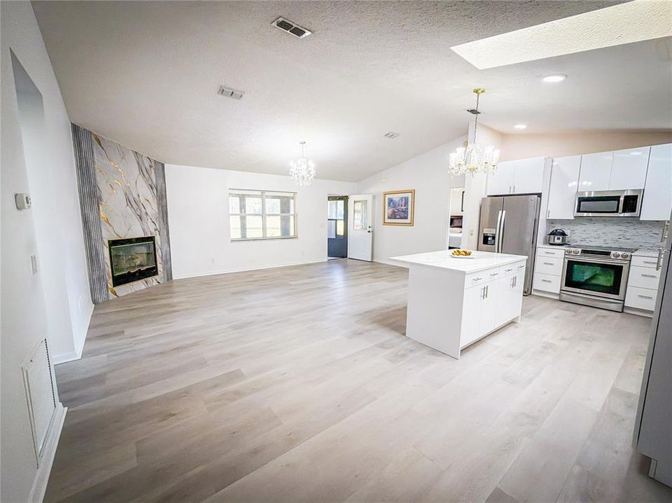 For Sale: $845,000 (2 beds, 2 baths, 1753 Square Feet)