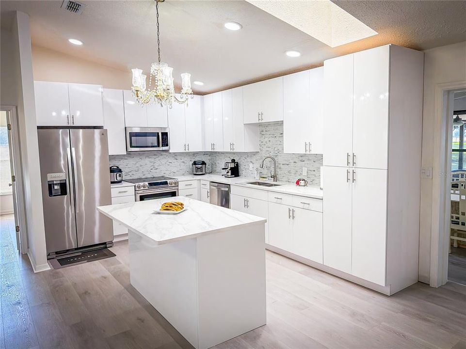 For Sale: $845,000 (2 beds, 2 baths, 1753 Square Feet)