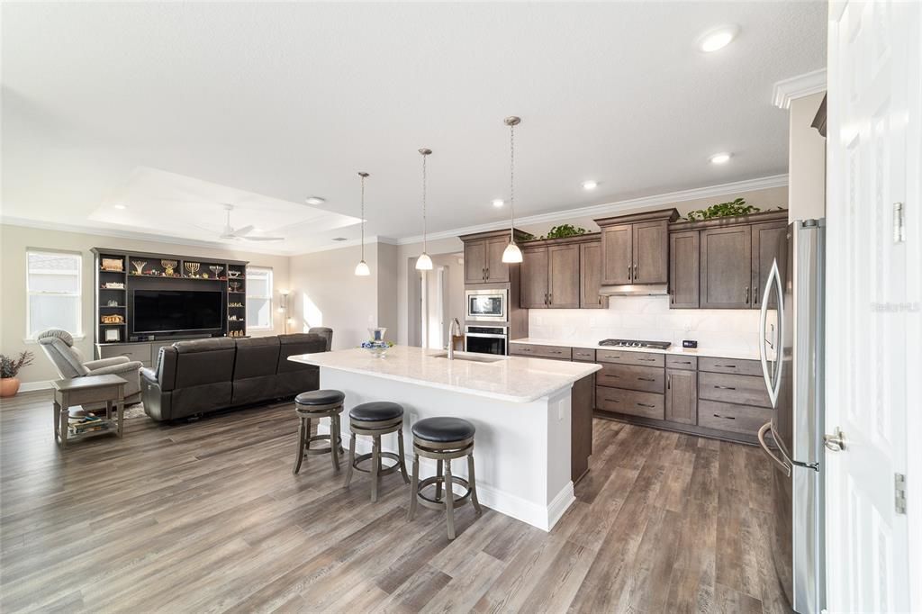 For Sale: $459,900 (2 beds, 2 baths, 2097 Square Feet)